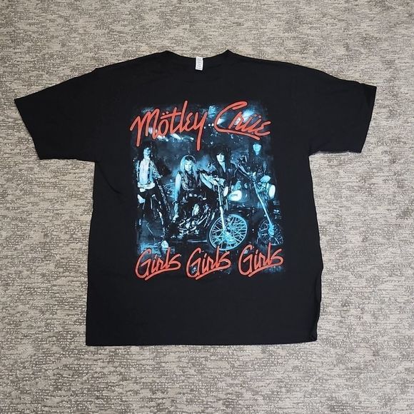 Unique Spectrum Tops - Spectra brand  Motley Crue  t shirt